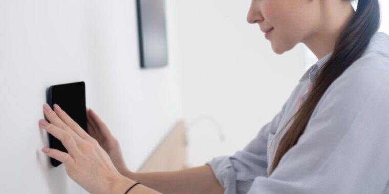 Alarmas para negocios en Valencia – Mujer Alarmas para negocios en Valencia - Mujer